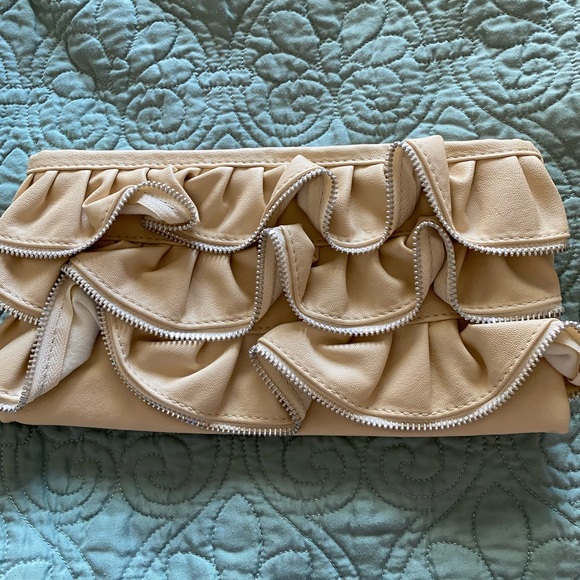 Zipper ruffle in Cream - Picture 1 of 1